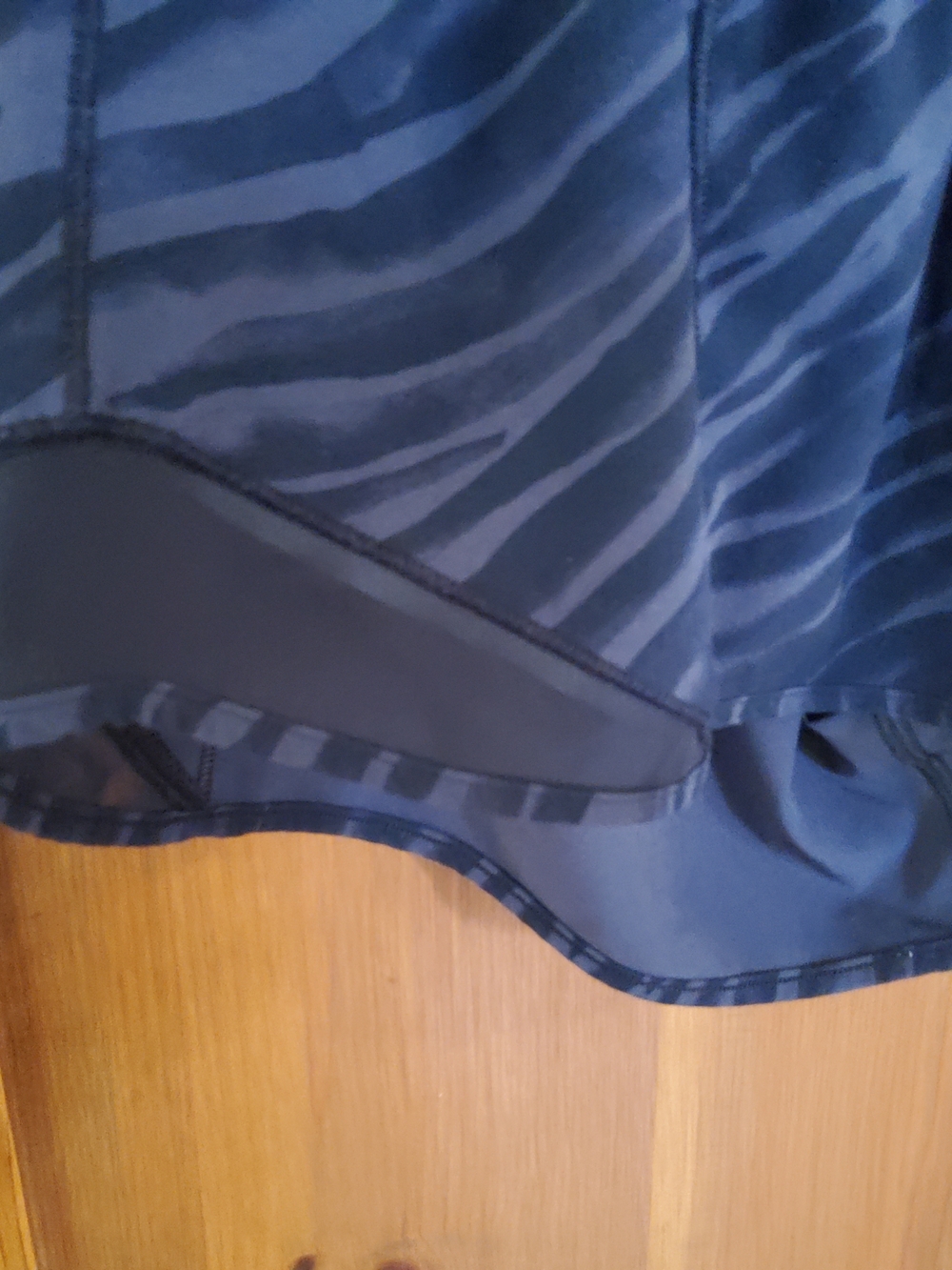 Lululemon Hotty Hot Low Rise Lined Short Size 10 EUC - Picture 6 of 8